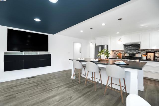 3254 Keith Ave, Castro Valley CA: https://media.crmls.org/mediaz/e28732f6-5de6-467e-95c5-98658dbfb5d9.jpg