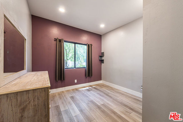 20055 Avenue Of The Oaks, Newhall CA: https://media.crmls.org/mediaz/e28764f1-7fe2-4fac-92b6-9c9dbd3d6fc8.jpg