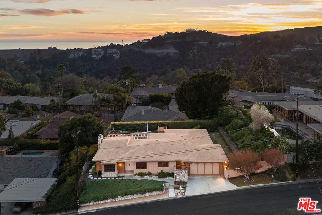 831 Teakwood Road