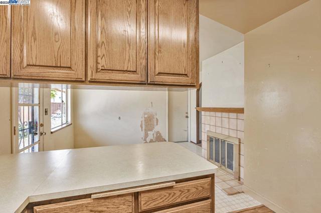 40122 Besco Dr, Fremont CA: https://media.crmls.org/mediaz/e2888286-808a-4906-a545-2224816376ce.jpg