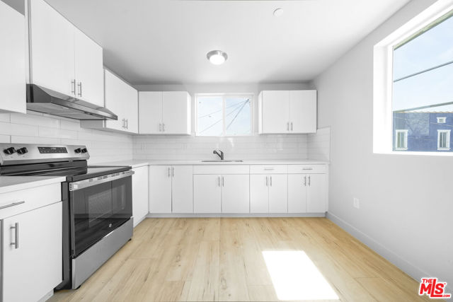 236 W 84th Place, Los Angeles CA: https://media.crmls.org/mediaz/e28905b5-48f4-416b-9fa8-9590c72719e7.jpg