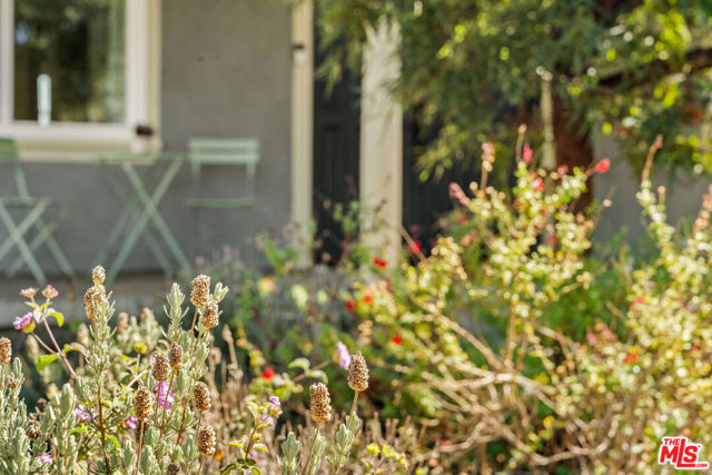 5748 7th Avenue, Los Angeles CA: https://media.crmls.org/mediaz/e2896d36-81d3-4961-a48c-e998bdff3767.jpg