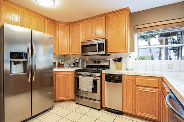 235 Loma Vista Pl, El Cajon CA: https://media.crmls.org/mediaz/e28a4274-ea2b-4a08-afcb-d22c3a3e71ea.jpg
