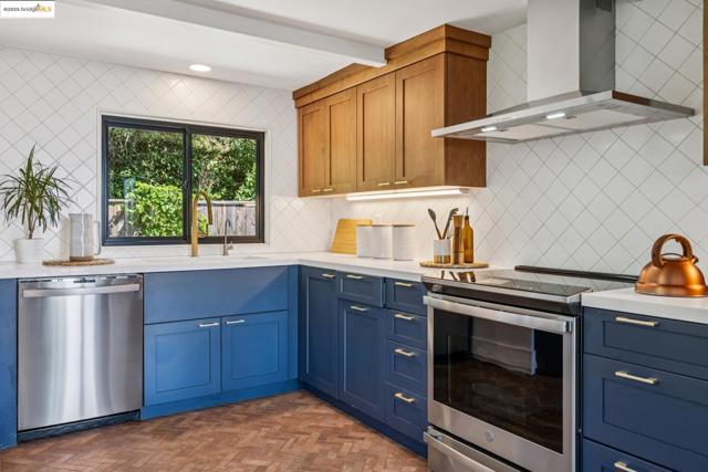 690 PANORAMIC WAY, Berkeley CA: https://media.crmls.org/mediaz/e28b2961-81a1-406d-836e-616992ae7431.jpg