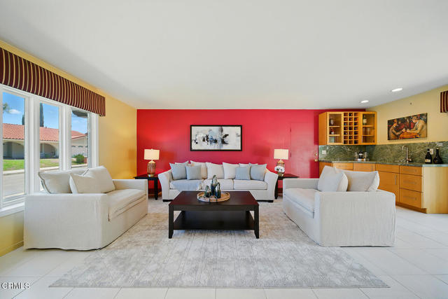 3121 Kingridge Way, Glendale CA: https://media.crmls.org/mediaz/e28bc26a-862f-410a-aa42-15fc8c80777c.jpg