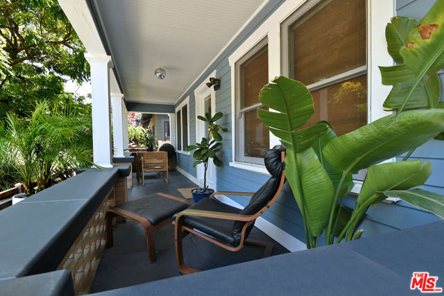 224 Horizon Avenue, Venice CA: https://media.crmls.org/mediaz/e28bdde2-2e01-4588-b60b-3533b2f6d047.jpg