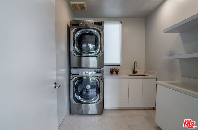 362 N Norton Avenue, Los Angeles CA: https://media.crmls.org/mediaz/e28bf904-d5e2-4802-bda1-66e7f31dc93c.jpg