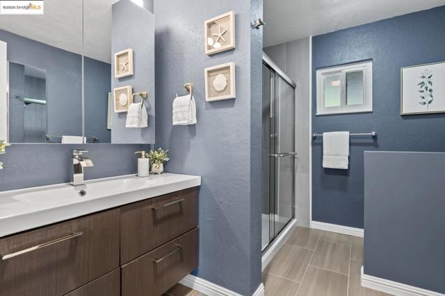 6533 Chelton DR, Oakland CA: https://media.crmls.org/mediaz/e28cd84a-bf4b-464e-9454-37f3b2dbc65c.jpg