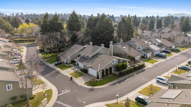 34203 Petard Ter, Fremont CA: https://media.crmls.org/mediaz/e28d604a-c68c-447d-a78e-4dc68f817753.jpg