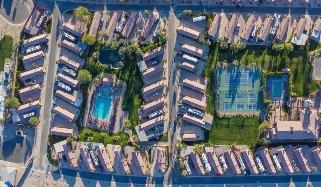 https://media.crmls.org/mediaz/e28d62fc-8adc-424d-b843-286db1d0bcf8.jpg?preset=X-Large