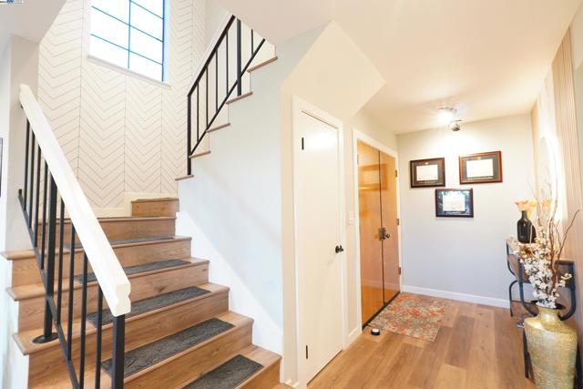 Image 22 of 29 For 19007 Mount Hood Way