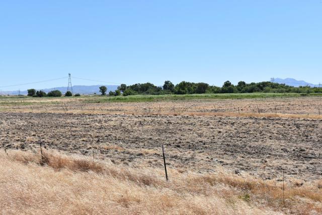 0 Tranquility Bay Road, Knightsen CA: https://media.crmls.org/mediaz/e28ee3b1-31b8-431c-b69f-60e167718b9a.jpg
