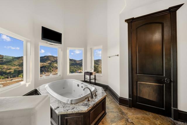 Image 42 of 74 For 46366 Sandia Creek Drive
