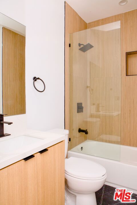 13463 Beach Avenue, Marina del Rey CA: https://media.crmls.org/mediaz/e28f021e-096b-411e-bd9f-3aa6e67c6d0b.jpg