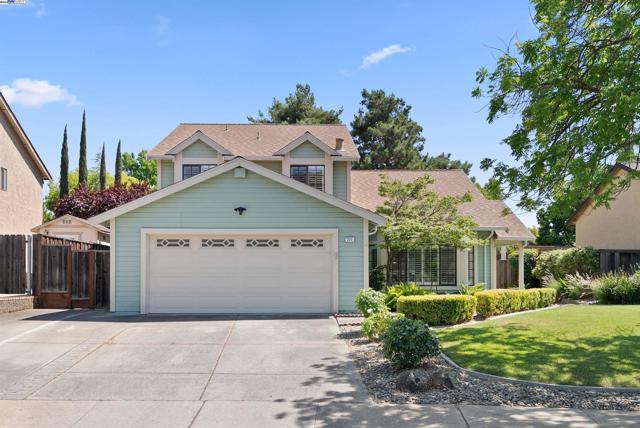 721 Woodmeadow Pl, Oakley CA: https://media.crmls.org/mediaz/e28fb08e-f1fd-4c43-ab02-446a0fd54f04.jpg