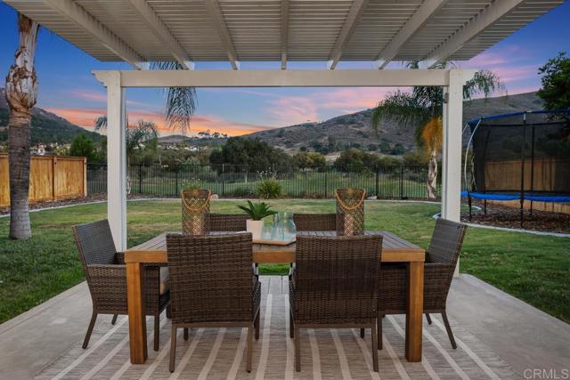 3071 Sprucewood Ln, Escondido CA: https://media.crmls.org/mediaz/e28fbbd5-3e74-4e6b-9ebe-cbb1ba1c503f.jpg