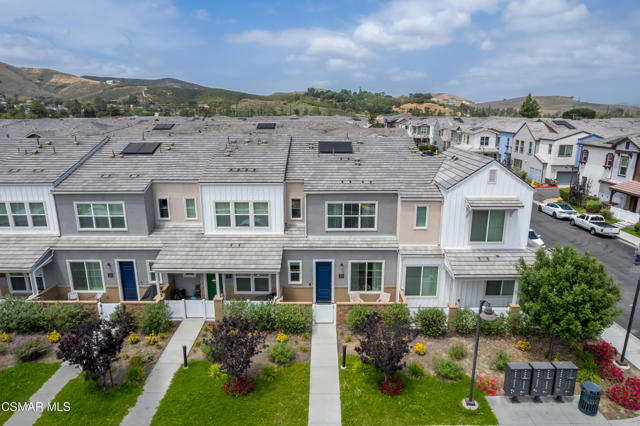 212 Red Brick Drive, Simi Valley CA: https://media.crmls.org/mediaz/e290b686-d0fd-4751-9580-e05adf07ea05.jpg