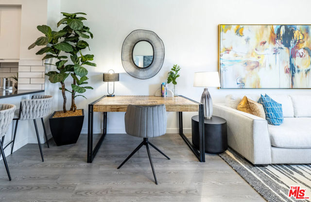 5075 Camino De La Siesta, San Diego CA: https://media.crmls.org/mediaz/e290c802-945b-4020-860d-f3a39513ff8a.jpg