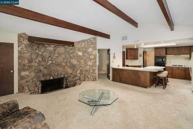 200 Lark Ln, Alamo CA: https://media.crmls.org/mediaz/e2911f57-8579-4ffa-95a7-d97731b6fe13.jpg