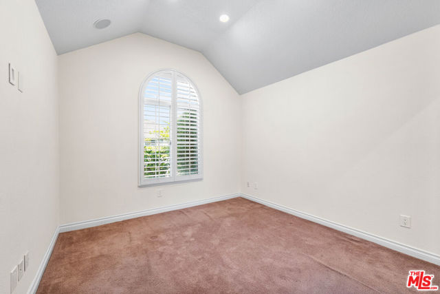 26065 Bellis Drive, Valencia CA: https://media.crmls.org/mediaz/e2913b23-6f31-4d2a-af47-1cad1fbcd7ff.jpg