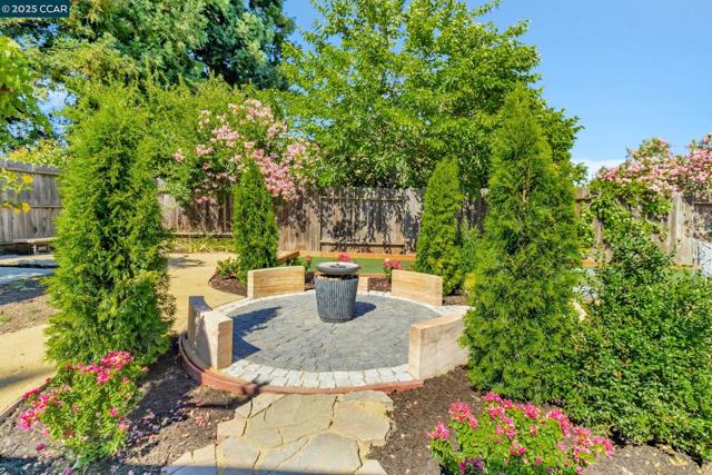 16 Belfast Pl, San Ramon CA: https://media.crmls.org/mediaz/e291591e-a6dc-4932-a640-19b5d65034a8.jpg