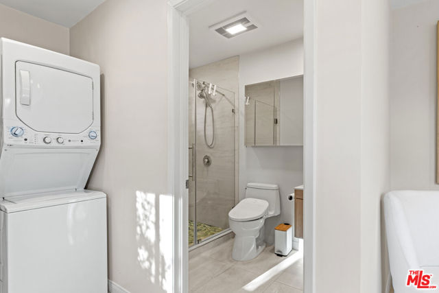 2329 Manning Avenue, Los Angeles CA: https://media.crmls.org/mediaz/e2923599-701f-404d-a766-3536562481a5.jpg