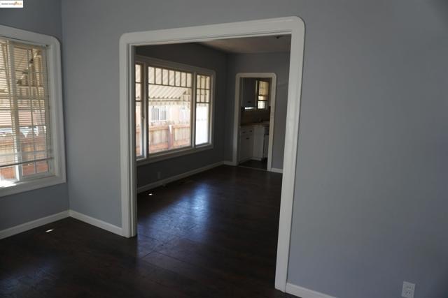 2531 Ritchie St, Oakland CA: https://media.crmls.org/mediaz/e2925aa6-9bfa-4990-a0c7-8c30a4a4355f.jpg