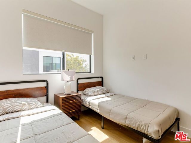 2817 1/2 S Redondo Boulevard, Los Angeles CA: https://media.crmls.org/mediaz/e292a2bd-e425-48f7-8261-af5cae3067c4.jpg