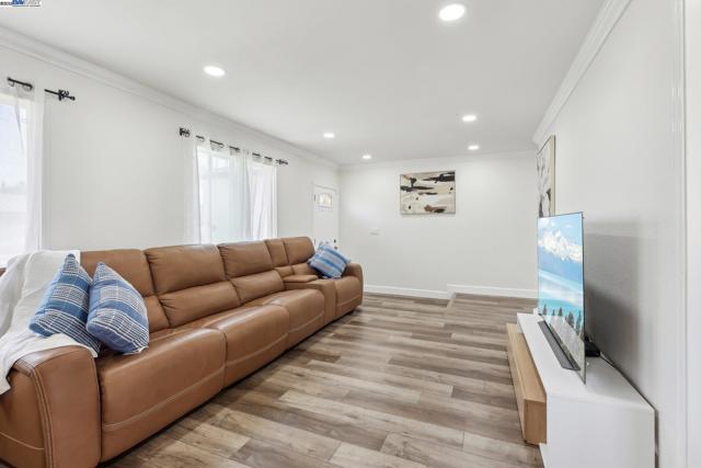 515 Zircon Way, Livermore CA: https://media.crmls.org/mediaz/e292ac9d-3914-4e88-9ab3-eb1699063362.jpg