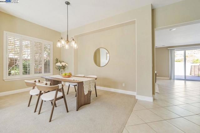 5391 Fernbank Dr, Concord CA: https://media.crmls.org/mediaz/e2931e9f-c8b7-4b6c-a76e-059b22eea23e.jpg