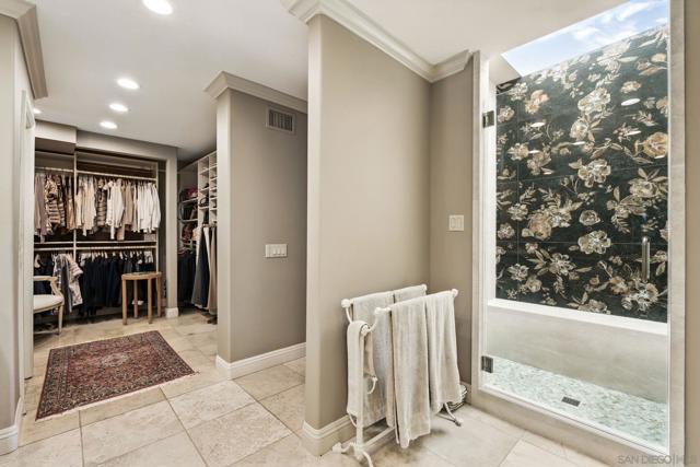 2885 Caminito Merion, La Jolla CA: https://media.crmls.org/mediaz/e2934242-8f65-4e5f-ab4f-bbd54d936034.jpg