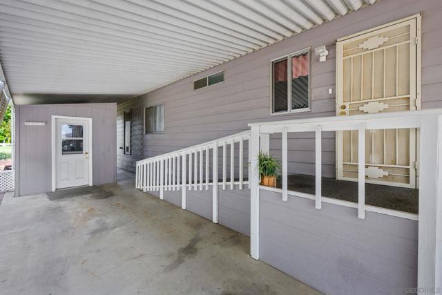 5001 W Florida Avenue, Hemet CA: https://media.crmls.org/mediaz/e2938a7f-5f08-4564-8464-1aa3f69f00bf.jpg