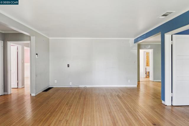 1580 3rd Ave, Walnut Creek CA: https://media.crmls.org/mediaz/e2939657-9b90-497b-a096-08dff1f8d9c0.jpg