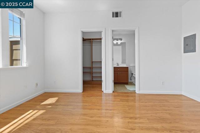 1582 Chandler St, Oakland CA: https://media.crmls.org/mediaz/e293bd56-c0e5-4c14-a16d-e3102f097549.jpg