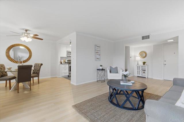 Detail Gallery Image 5 of 26 For 333 Orange Ave #13,  Coronado,  CA 92118 - 2 Beds | 2 Baths