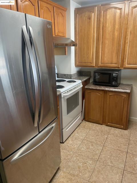 989 Webster Street, Oakland CA: https://media.crmls.org/mediaz/e2942ae3-5e94-4c1e-a754-577ce27459b2.jpg