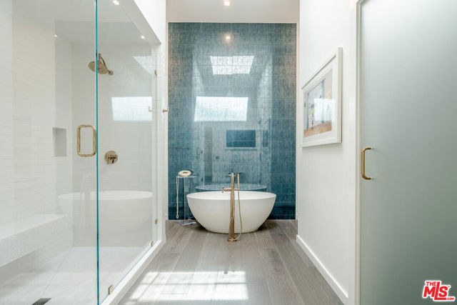 10100 Empyrean Way, Los Angeles CA: https://media.crmls.org/mediaz/e29438b0-969a-411b-8e74-52810260737e.jpg