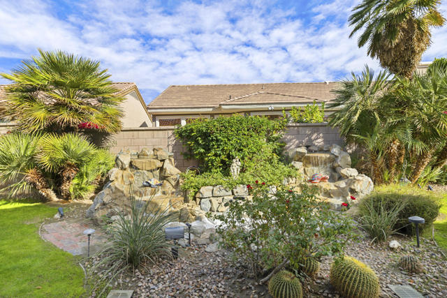 78108 Foxbrook Lane, Palm Desert CA: https://media.crmls.org/mediaz/e294436d-3133-49a7-8de3-b706838b6098.jpg