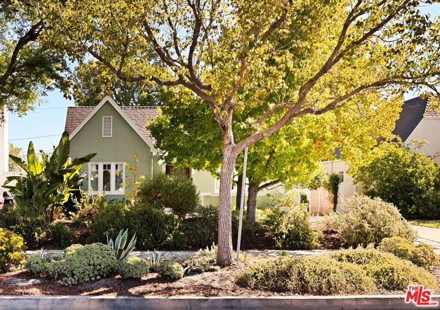 336 North Beachwood Drive
