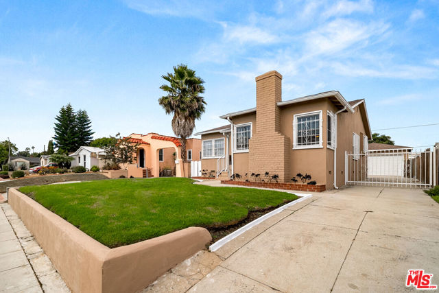 3961 W 64th Street, Los Angeles CA: https://media.crmls.org/mediaz/e294e9d4-a322-4ba9-b143-e9a78c7b43c8.jpg