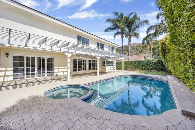 1661 Oldcastle Place, Westlake Village CA: https://media.crmls.org/mediaz/e29513b4-6c5e-4ad5-b7c0-7be25124abb1.jpg