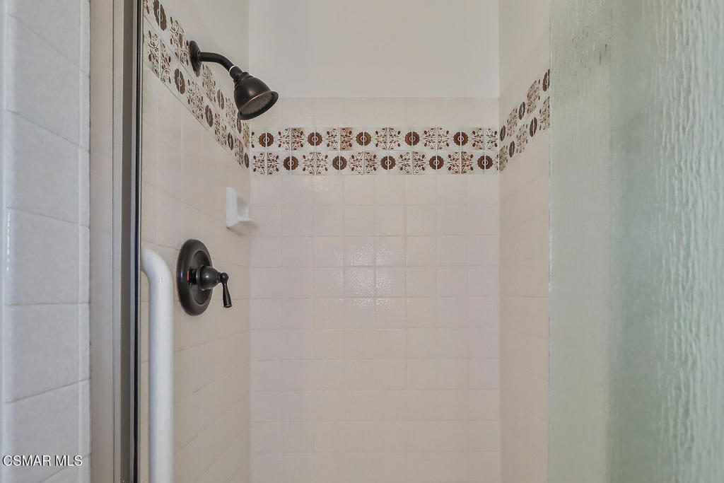 https://media.crmls.org/mediaz/e2958262-074d-44b4-8a02-a0d4713f5e36.jpg?preset=X-Large