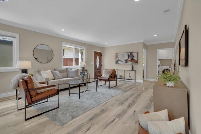 4433 Fair Ave, Oakland CA: https://media.crmls.org/mediaz/e29644fc-381d-4d65-80a8-83156206f609.jpg