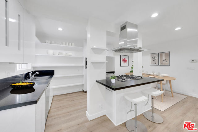 1331 Roxbury Drive, Los Angeles CA: https://media.crmls.org/mediaz/e297072f-7192-4007-8563-f139c0793fc8.jpg