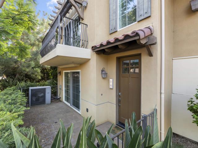 2400 Torrey Pines Rd, La Jolla CA: https://media.crmls.org/mediaz/e297616d-1d2b-4105-b9a1-196b78a2967e.jpg