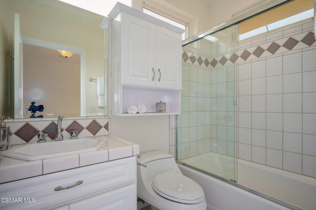 7111 Los Coyotes Place, Camarillo CA: https://media.crmls.org/mediaz/e297c1fb-cac8-4263-a30c-3554c47bc23a.jpg