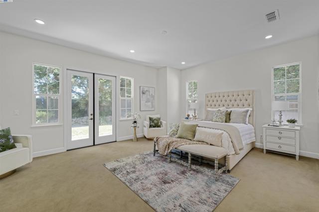 1993 Fairway Oaks Dr, Ripon CA: https://media.crmls.org/mediaz/e297c7e4-cab8-439d-bd17-b5e11e40f35d.jpg