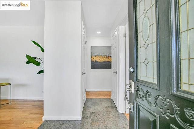 789 E Angela St, Pleasanton CA: https://media.crmls.org/mediaz/e298e453-40c8-4ff3-8645-736ec5763609.jpg