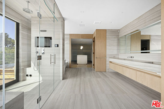 1731 Summitridge Drive, Beverly Hills CA: https://media.crmls.org/mediaz/e2992459-05d0-4a48-847d-7e8eaa7077dc.jpg