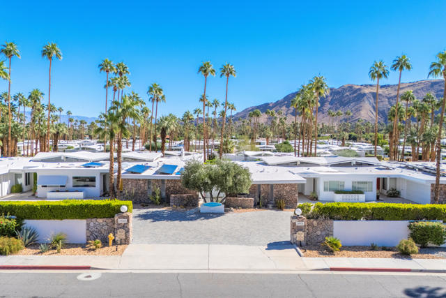 2400 S Palm Canyon Drive, Palm Springs CA: https://media.crmls.org/mediaz/e29947a3-a725-4c73-bd38-243e3c25dddd.jpg